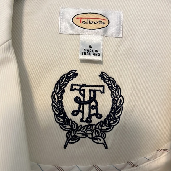 Beautiful white with black trim and gold buttons blazer - Picture 4 of 6